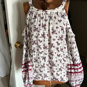 Mossimo.. Lightweight cutaway sleeved top. Super soft material.